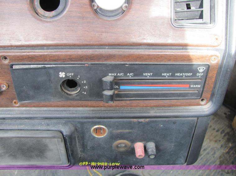 image for item C2973 1987 Freightliner FLC112 cab and chassis