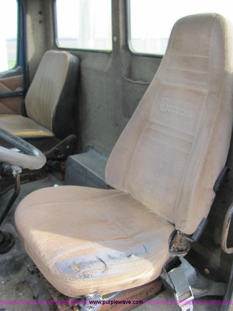 image for item C2973 1987 Freightliner FLC112 cab and chassis