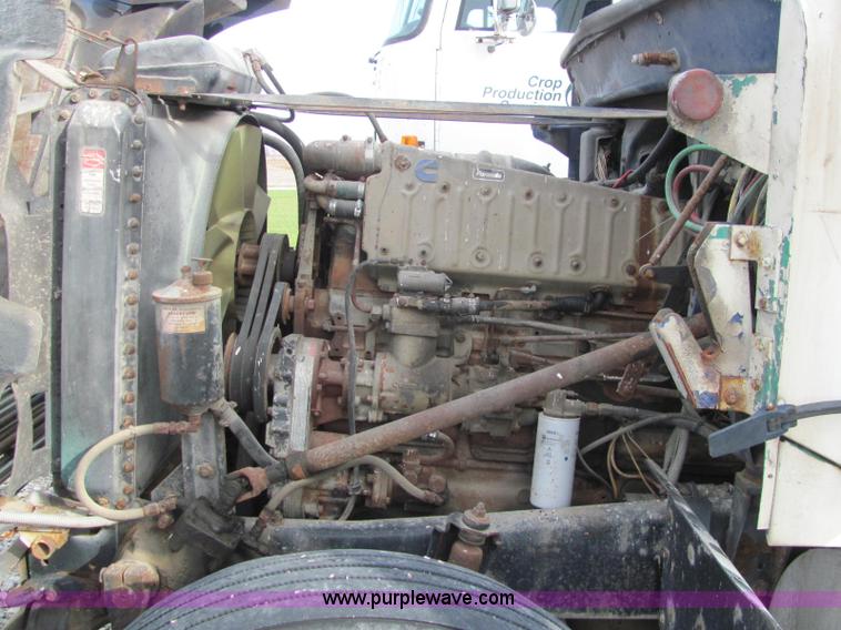 image for item C2973 1987 Freightliner FLC112 cab and chassis