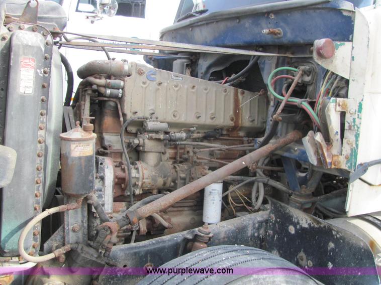 image for item C2973 1987 Freightliner FLC112 cab and chassis