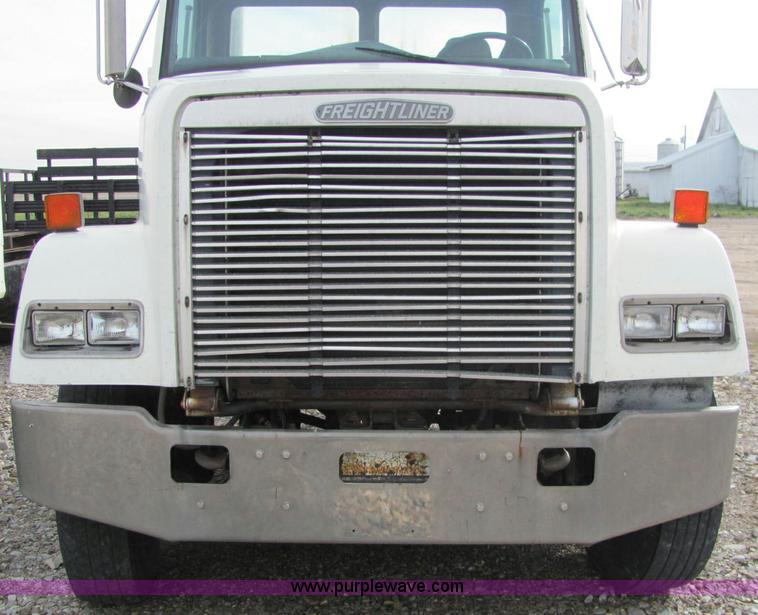 image for item C2973 1987 Freightliner FLC112 cab and chassis