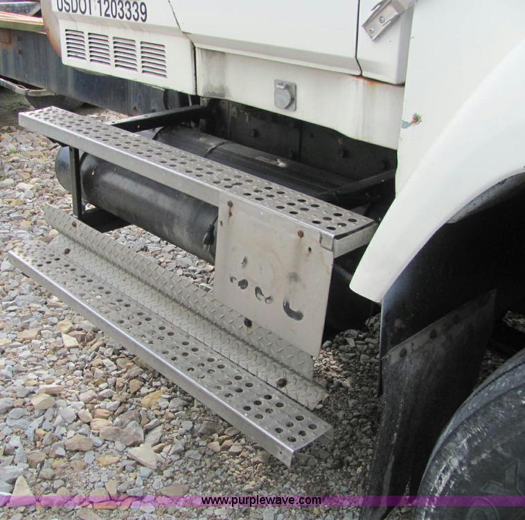image for item C2973 1987 Freightliner FLC112 cab and chassis