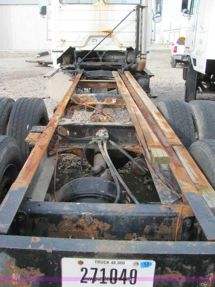 image for item C2973 1987 Freightliner FLC112 cab and chassis