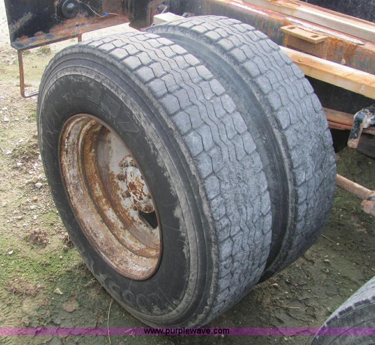 image for item C2973 1987 Freightliner FLC112 cab and chassis