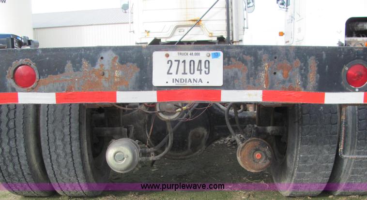 image for item C2973 1987 Freightliner FLC112 cab and chassis