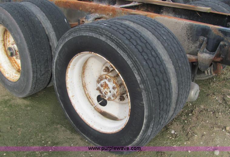 image for item C2973 1987 Freightliner FLC112 cab and chassis