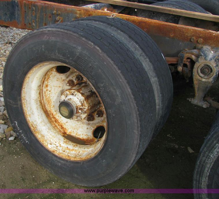 image for item C2973 1987 Freightliner FLC112 cab and chassis