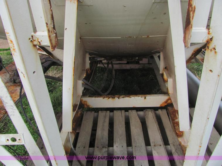 image for item C2977 Willmar 16 ton tender bed