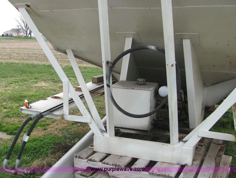 image for item C2977 Willmar 16 ton tender bed