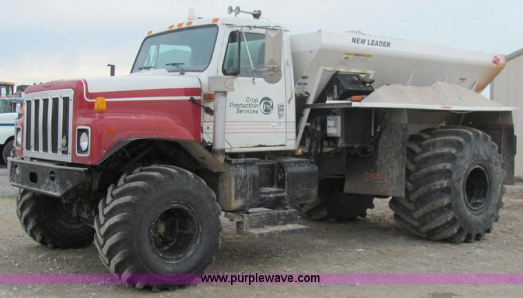 image for item C2979 1995 International 2554 spreader truck
