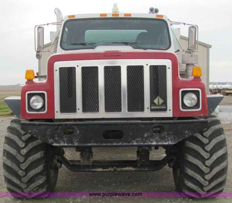 image for item C2979 1995 International 2554 spreader truck