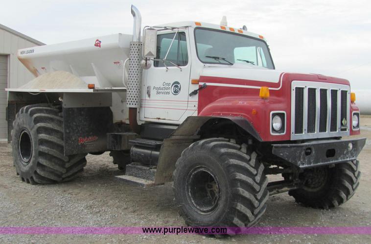 image for item C2979 1995 International 2554 spreader truck