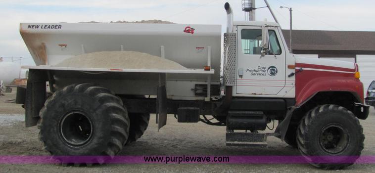 image for item C2979 1995 International 2554 spreader truck