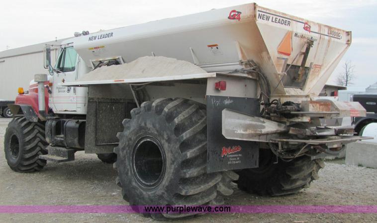 image for item C2979 1995 International 2554 spreader truck