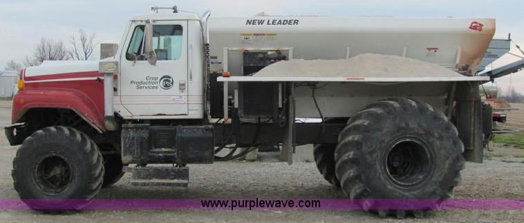 image for item C2979 1995 International 2554 spreader truck