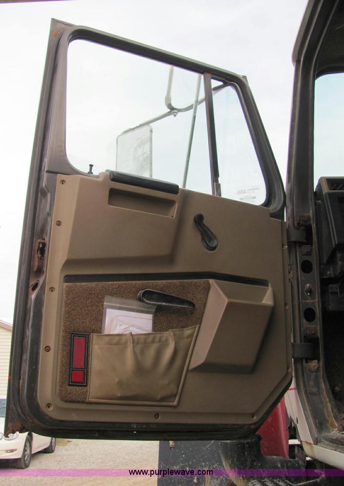 image for item C2979 1995 International 2554 spreader truck