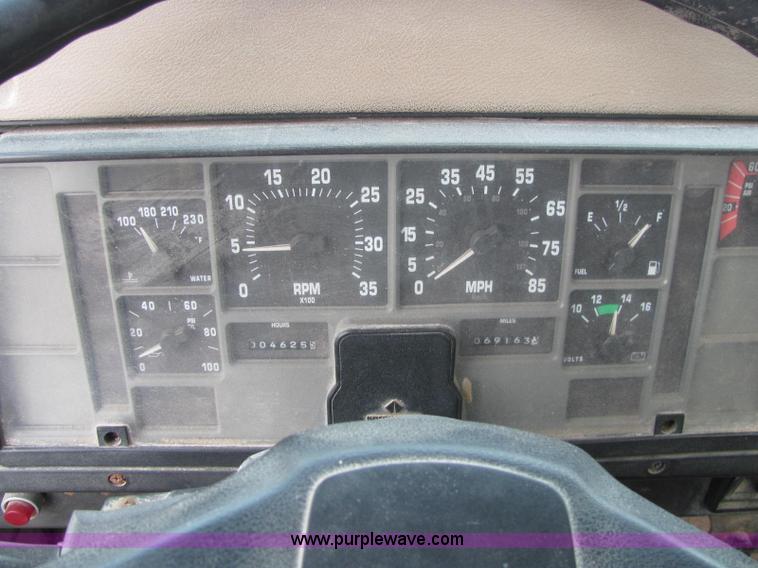 image for item C2979 1995 International 2554 spreader truck