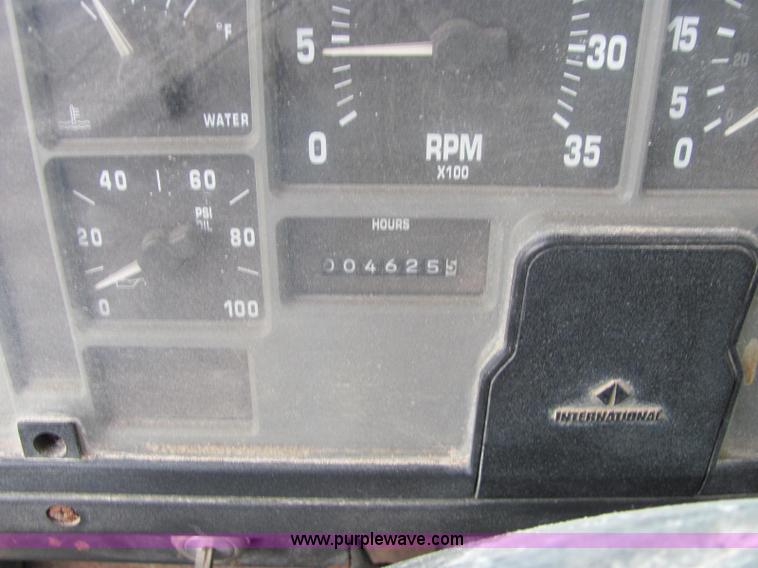 image for item C2979 1995 International 2554 spreader truck
