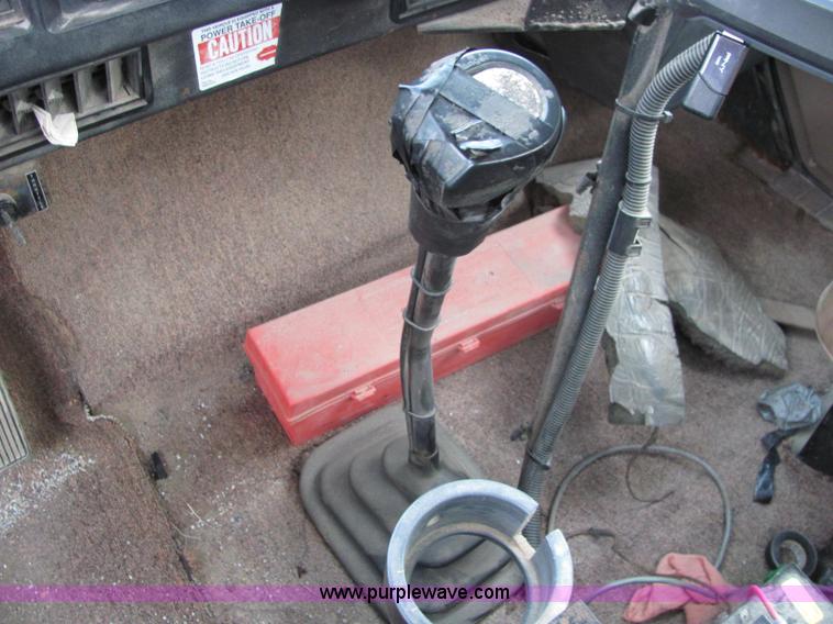 image for item C2979 1995 International 2554 spreader truck