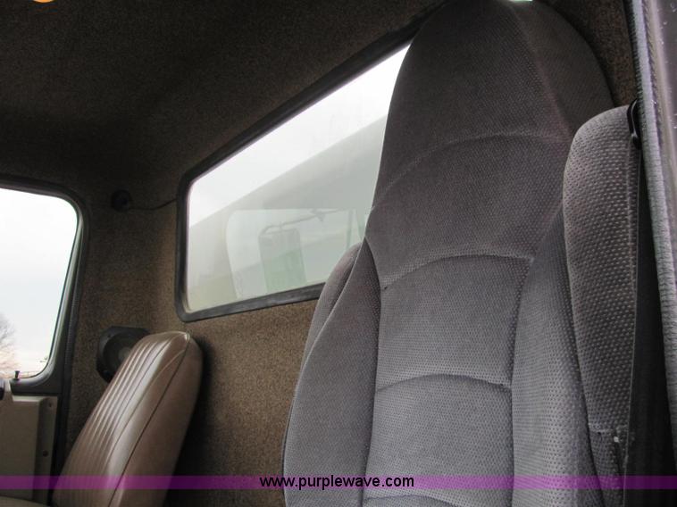 image for item C2979 1995 International 2554 spreader truck