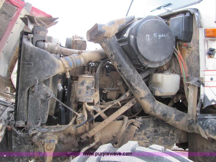 image for item C2979 1995 International 2554 spreader truck