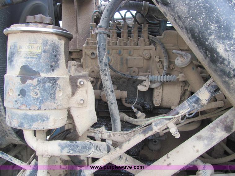 image for item C2979 1995 International 2554 spreader truck