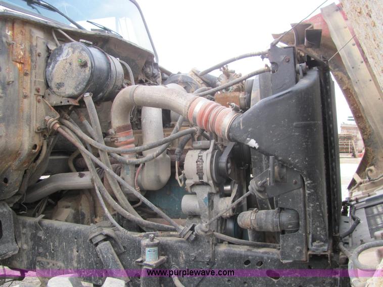 image for item C2979 1995 International 2554 spreader truck