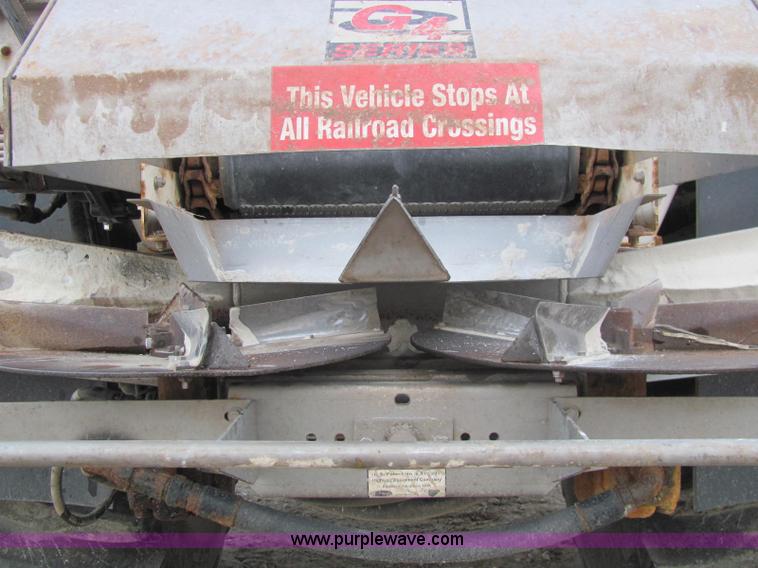 image for item C2979 1995 International 2554 spreader truck