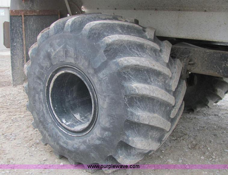 image for item C2979 1995 International 2554 spreader truck