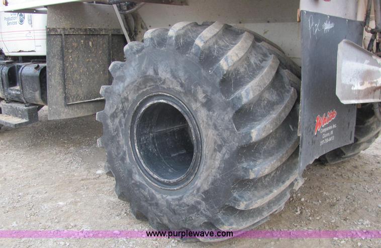 image for item C2979 1995 International 2554 spreader truck