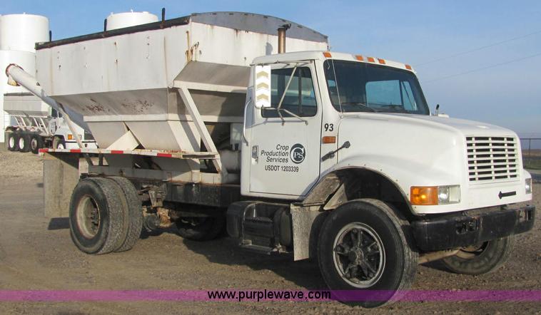 image for item C2980 1993 International 4900 fertilizer tender truck