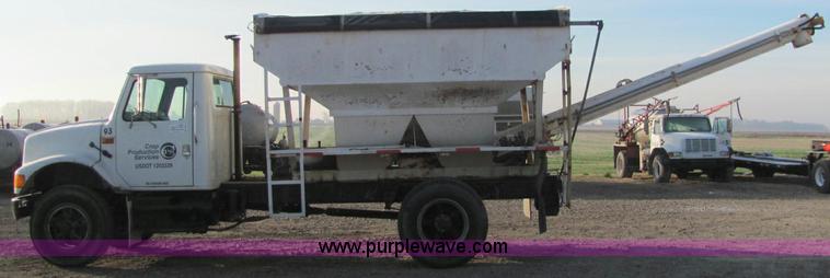 image for item C2980 1993 International 4900 fertilizer tender truck