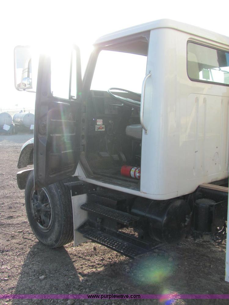 image for item C2980 1993 International 4900 fertilizer tender truck