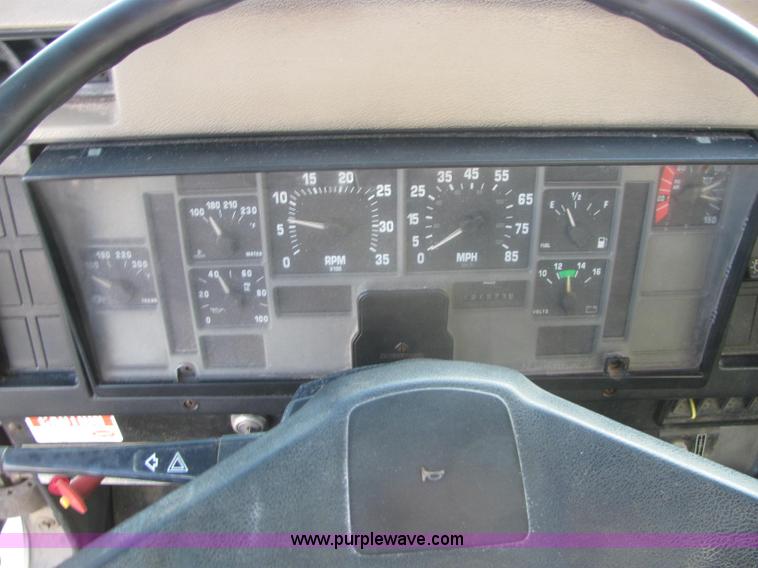 image for item C2980 1993 International 4900 fertilizer tender truck