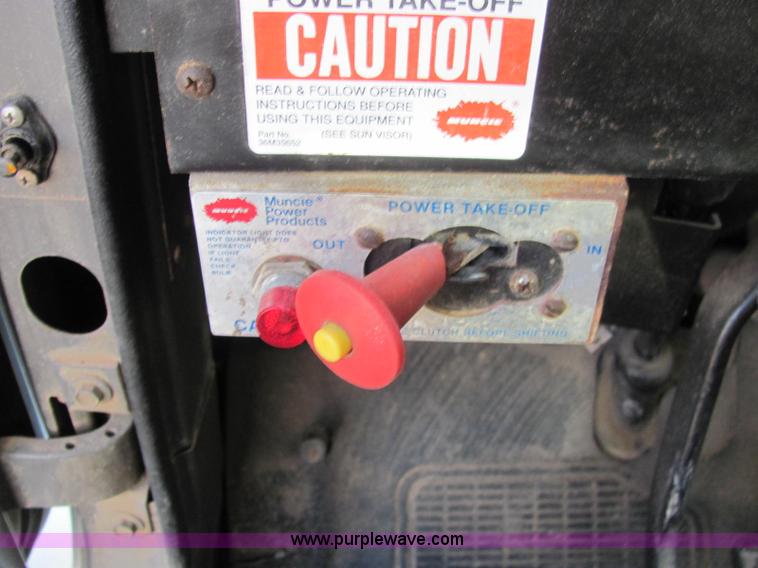 image for item C2980 1993 International 4900 fertilizer tender truck