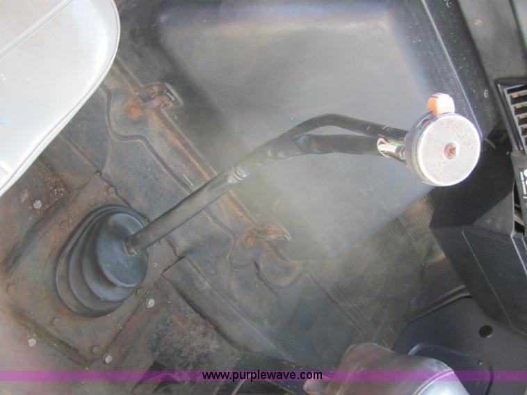 image for item C2980 1993 International 4900 fertilizer tender truck