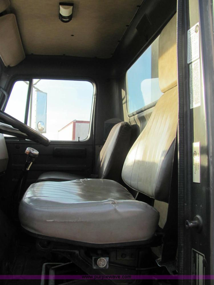 image for item C2980 1993 International 4900 fertilizer tender truck