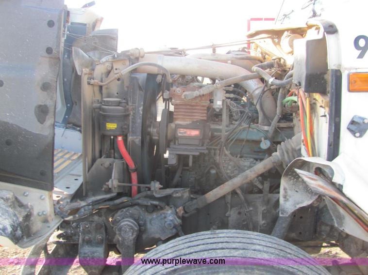 image for item C2980 1993 International 4900 fertilizer tender truck