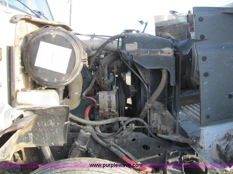 image for item C2980 1993 International 4900 fertilizer tender truck