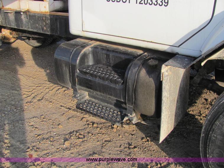 image for item C2980 1993 International 4900 fertilizer tender truck