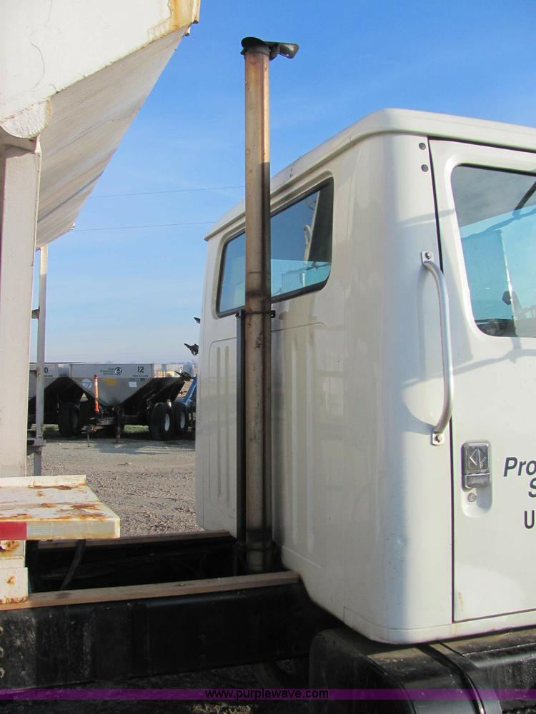 image for item C2980 1993 International 4900 fertilizer tender truck