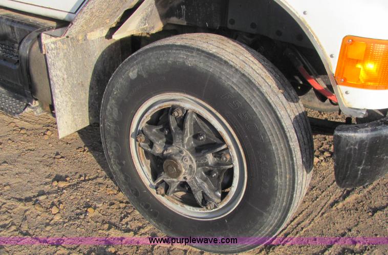 image for item C2980 1993 International 4900 fertilizer tender truck