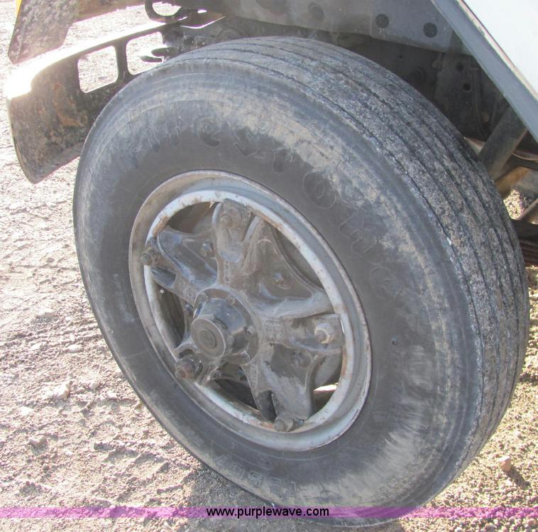 image for item C2980 1993 International 4900 fertilizer tender truck