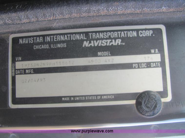 image for item C2980 1993 International 4900 fertilizer tender truck