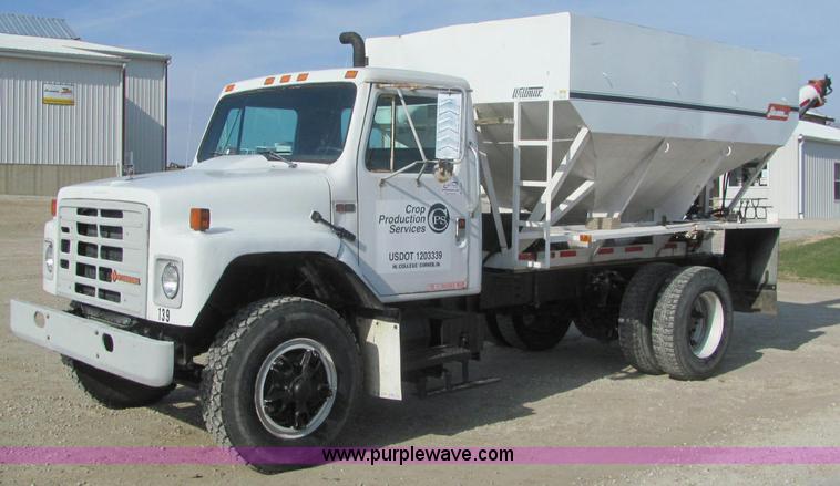 image for item C2988 1989 International S1900 fertilizer tender truck