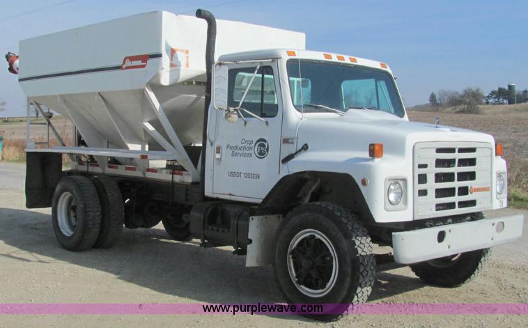 image for item C2988 1989 International S1900 fertilizer tender truck
