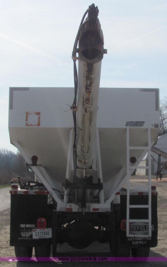 image for item C2988 1989 International S1900 fertilizer tender truck