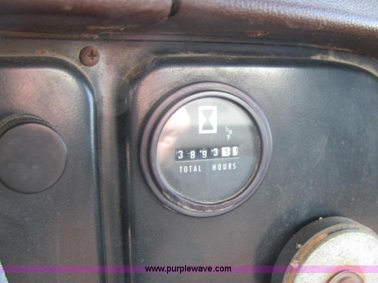 image for item C2988 1989 International S1900 fertilizer tender truck