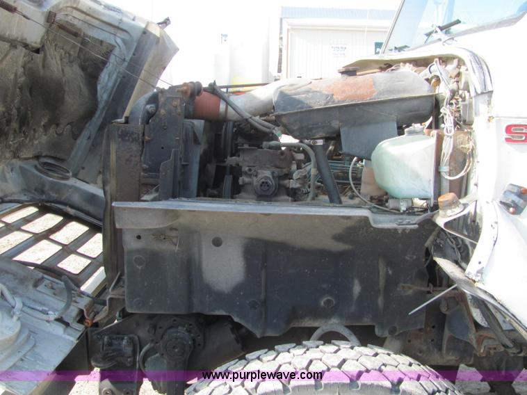 image for item C2988 1989 International S1900 fertilizer tender truck