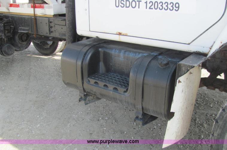 image for item C2988 1989 International S1900 fertilizer tender truck